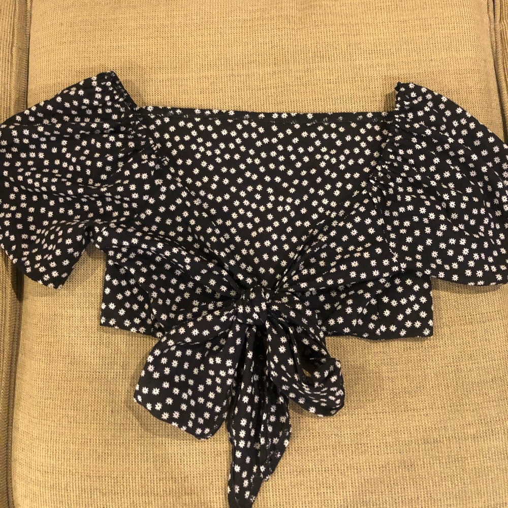 Shein Daisy Tie Top. Size S